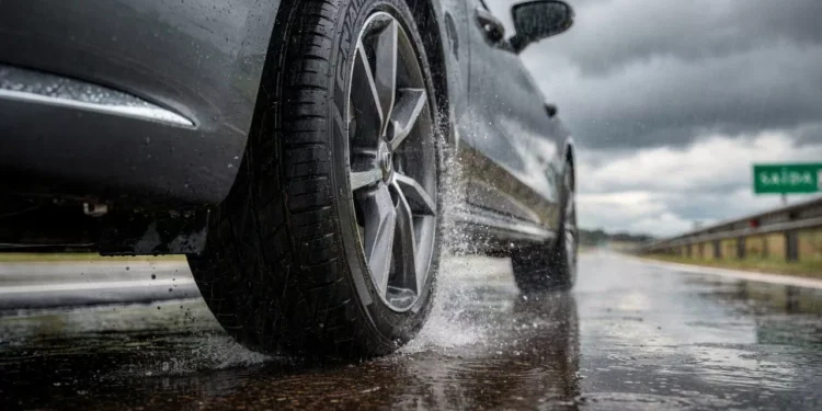 Misturar pneus muda a reação do carro quando você mais precisa