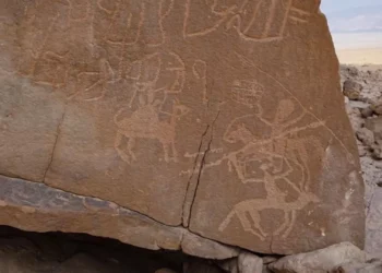 Descoberto sítio pré-histórico no Egito com pinturas rupestres de humanos primitivos