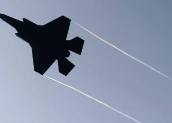 Suécia vai enviar caças para nova missão da NATO no Ártico