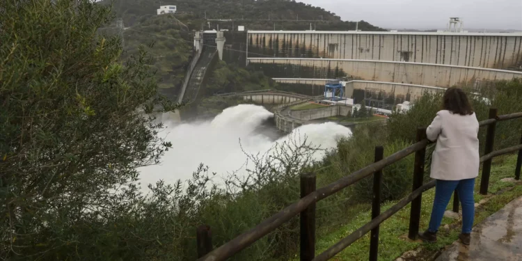 Ministra do Ambiente vai mandar acelerar as vistorias a barragens após as tempestades