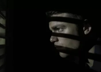 O retorno triunfal do agente secreto que parou o mundo e agora enfrenta uma rede de conspiração mortal em Istambul