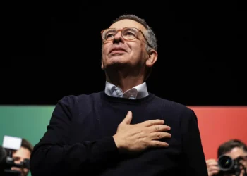 Tracking poll mostra Seguro a cair sete pontos e votos brancos e nulos a crescerem