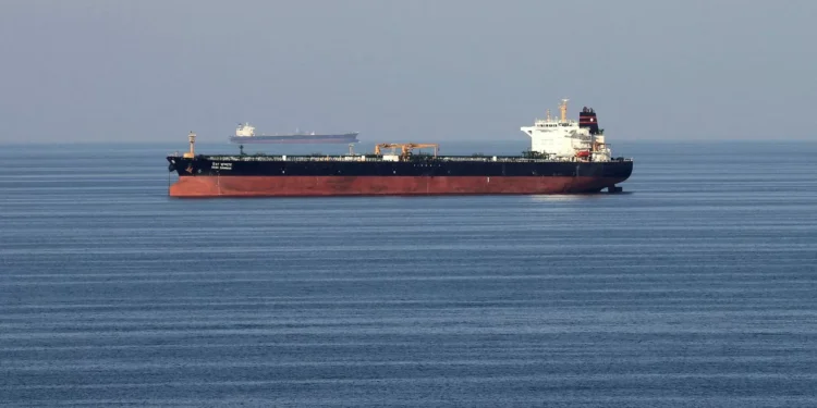 “Preços vão disparar”: Petróleo sobe 10% após ataques ao Irão e pode chegar aos 100 dólares